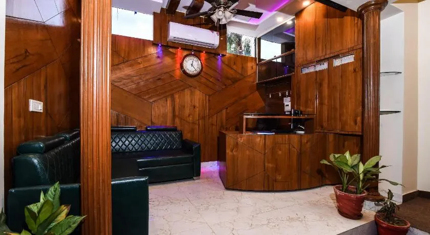 Red inn - Image 1