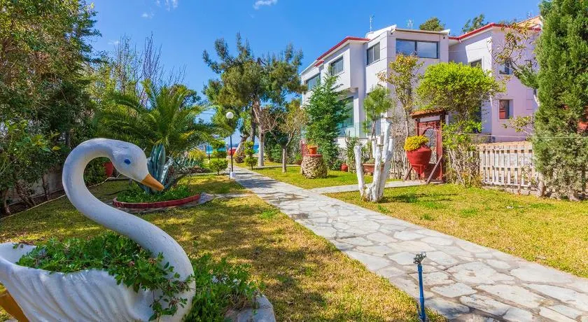 Galazia Akti Seaside Apartments - Image 1