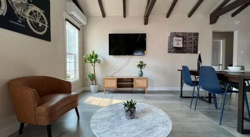 Fully remoded 1B1B Home in baldwin Park3369A - Image 1