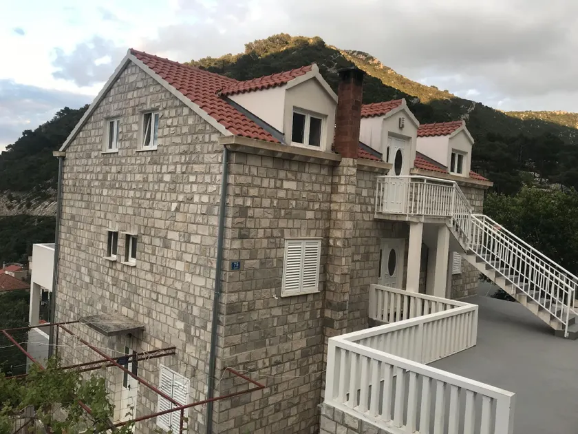 Comfortable 2 Bedroom Apartment - Image 1