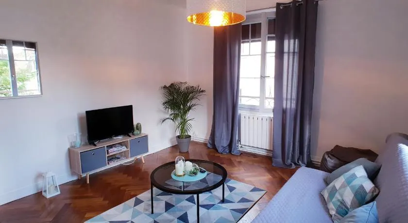 Au 36, Les Apparts Hotel Joigny - Image 1