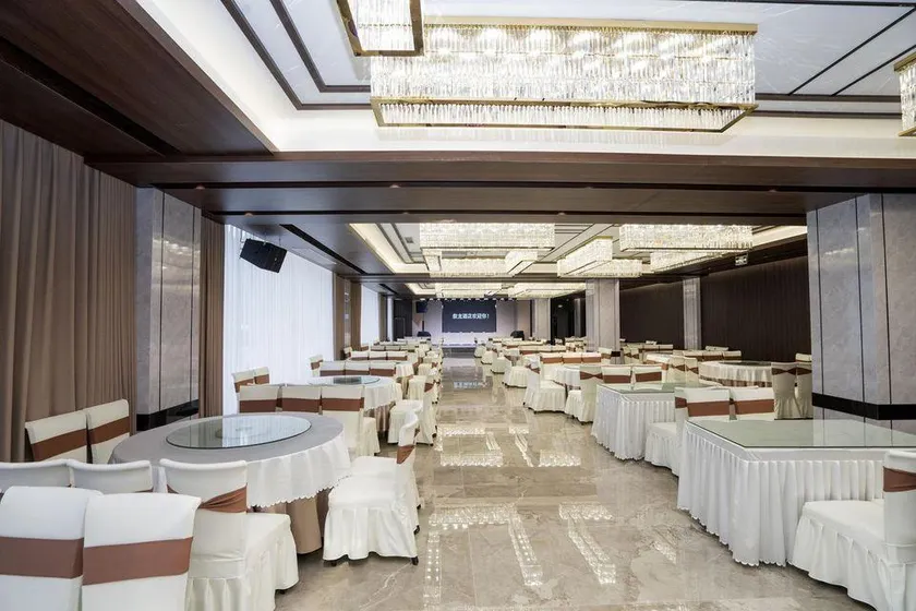 Yibin Xulong Meet Nice City View Hotel (Wuliangye Ecological Park Winery Branch) - Image 1
