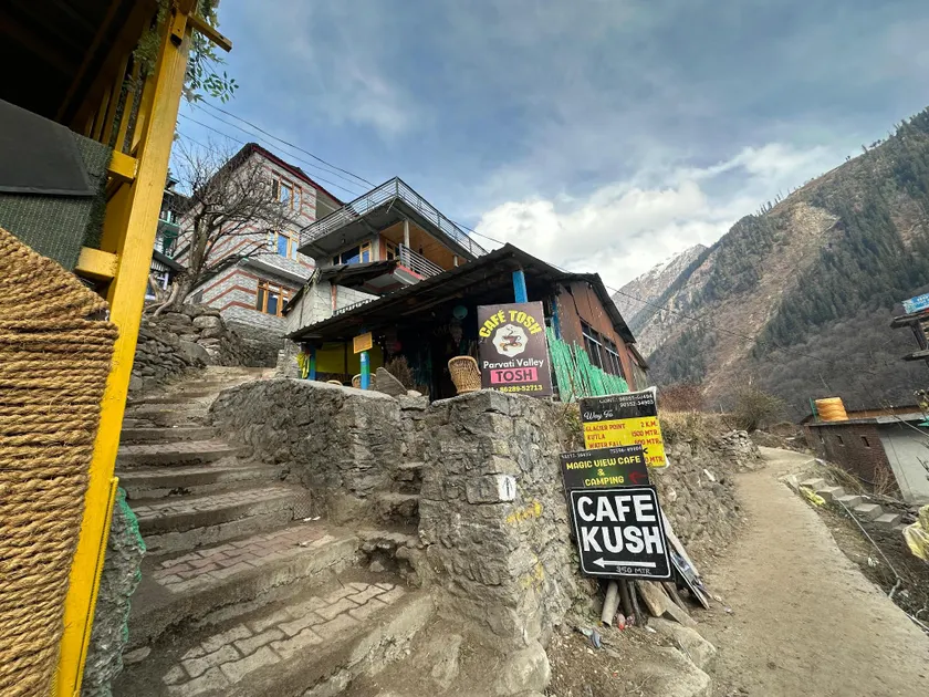 Oh Yaara | Stay n Cafe | Tosh - Image 1