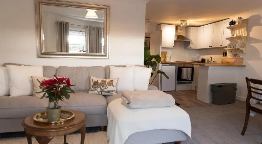 Romantic 1830 Georgian Apartment - Prime Location - Image 1