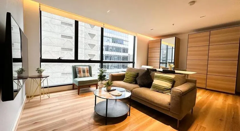 Stylish Urban Retreat in Melbourne CBD - Image 1