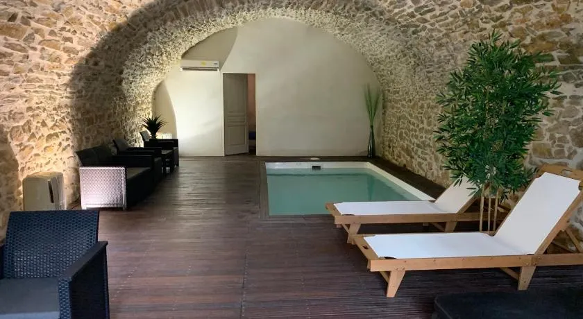 Mas en pierre 12 pers - Piscines intérieure & extérieure - Image 1