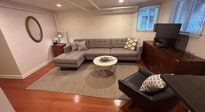Comfy Garden Suite in Andersonville - Image 1
