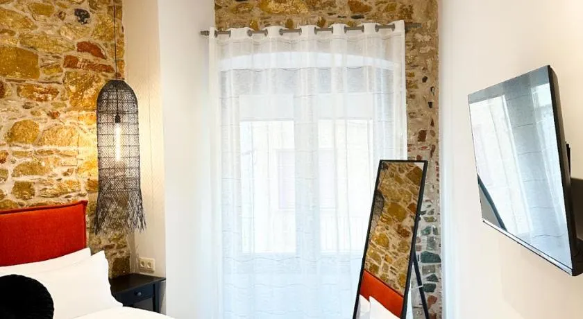 Lithos Syros - Image 1