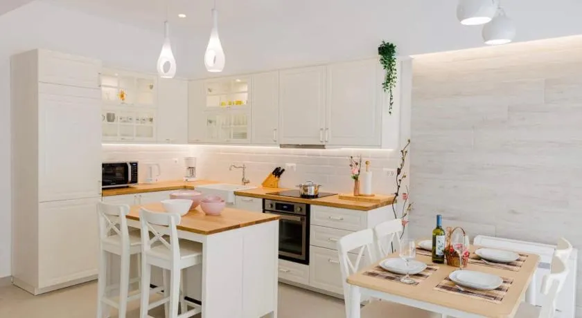 Old town luxury apartment - Image 1