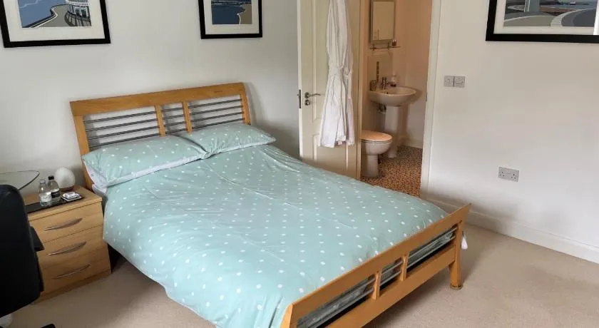 Peterborough, Hampton Vale Lakeside En-Suite Large Double bedroom with great modern facilities - Image 1
