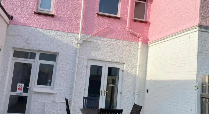 BARBIE HOUSE ,Opposite PIER & Beach ,SLEEPS 6 , 2 BEDROOM GROUND FLOOR SELF CONTAINED GARDEN FLAT , PRIVATE ENTRANCE , KITCHEN , Guaranteed Parking ,Wifi , Movies ,Bathroom ,fridge , microwave ,BEDROOM 1, DOUBLE BED & 2 SINGLE BEDS ,BEDROOM 2 , DOUBLE BED - Image 1
