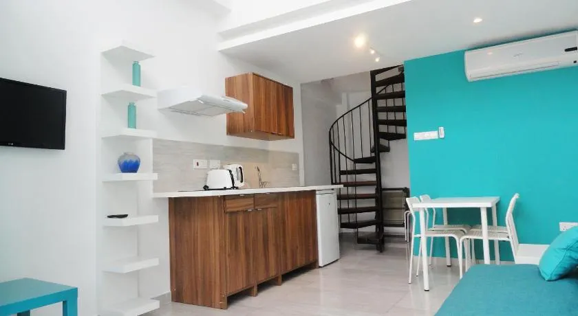 Rainbow Apartments - Image 1
