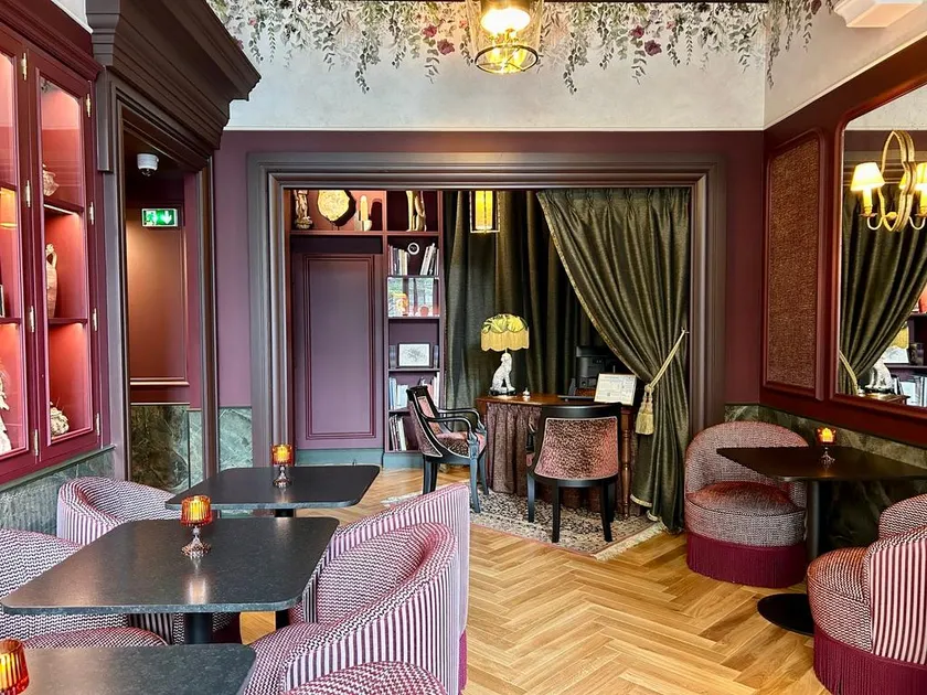 UNE AUTRE CHAMBRE - Image 1