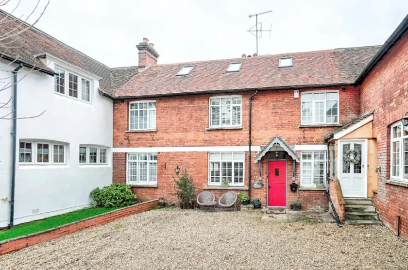 Elegant 3-Bed Home with Garden & Parking Near Stansted Airport - Image 1