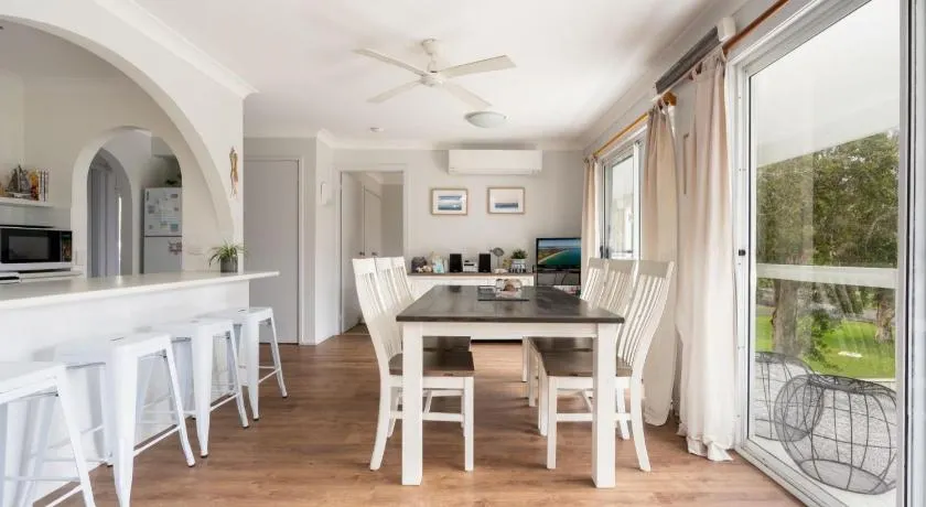 Curley's at Culburra Beach- Pet friendly- Across the road from Curley's Bay - Image 1