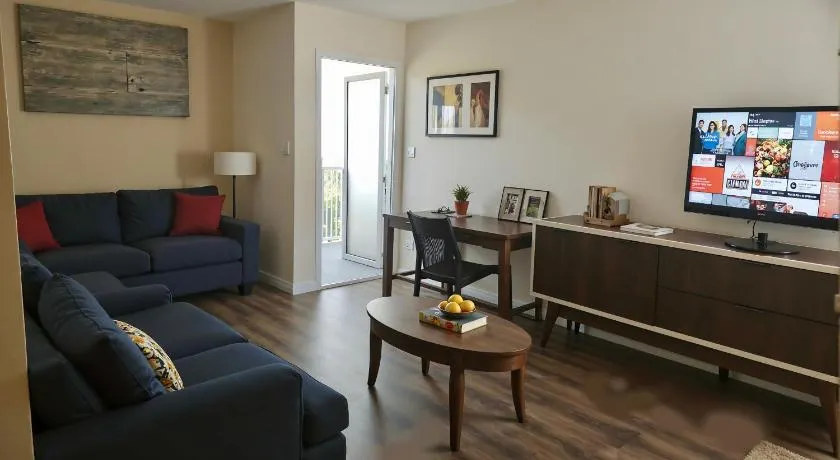 West LA Boutique Apartments Minutes from the Coast - Image 1