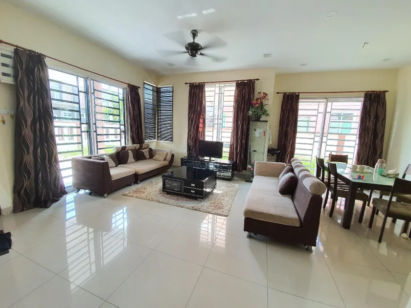 Modern Semi-D  Rooms Aircond Kuala Terengganu - Image 1