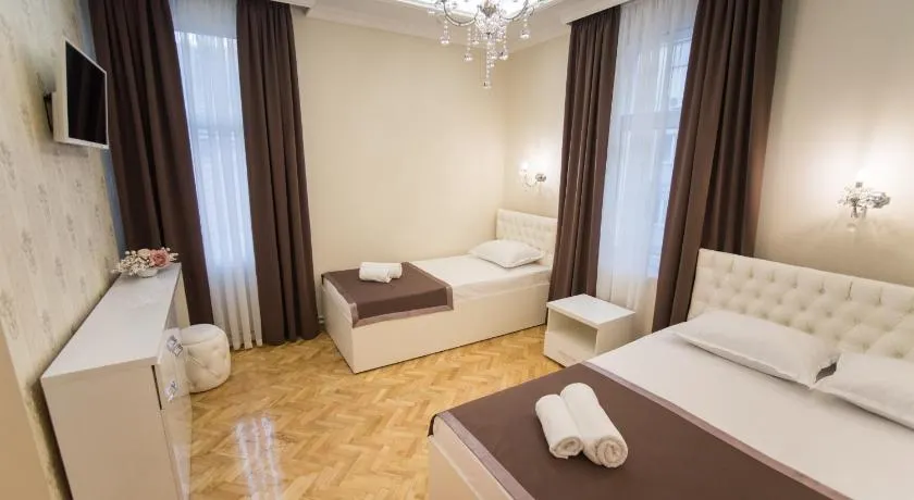 Center Deluxe Garni Hotel - Image 1