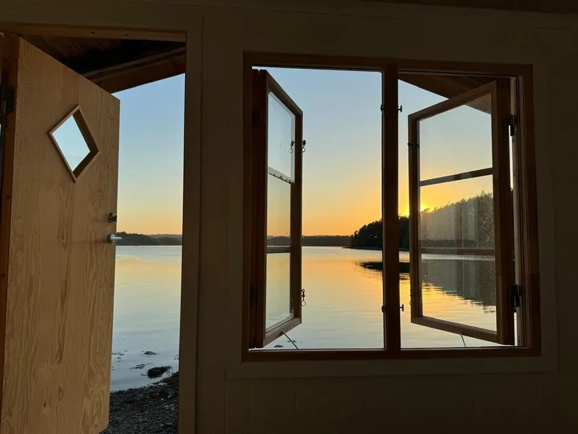 Seaside dream with jetty & guest cottage - Image 1