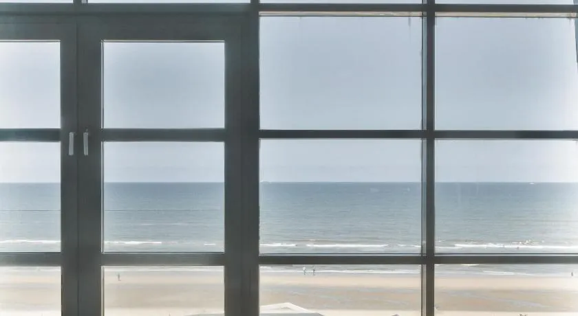 Appartement met frontaal zeezicht in Bloemendaal - Image 1