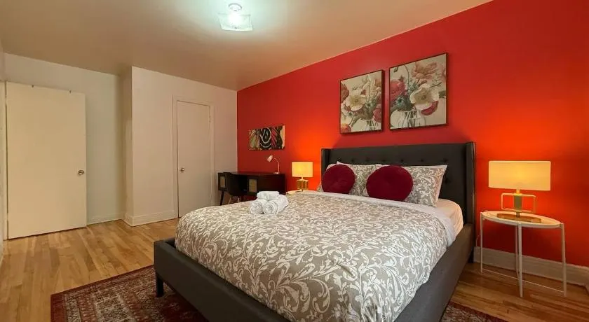 Your Montreal Home Base! Free parking Free Wifi - Image 1