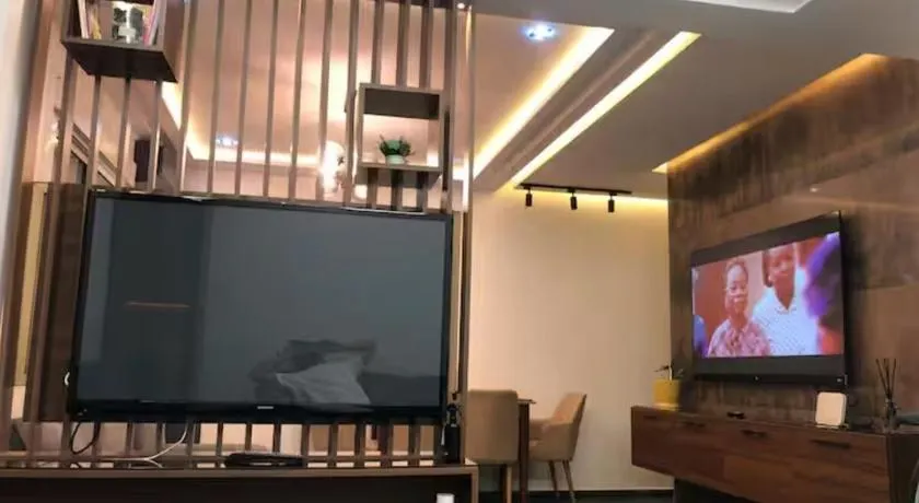 Well equipped apartment with luxurious interior furnishings - Image 1