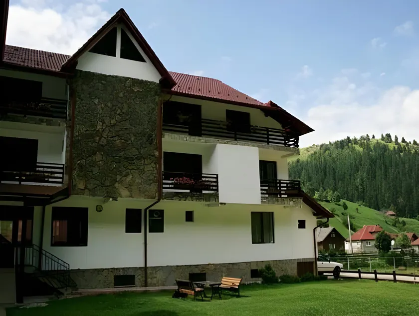 Pensiunea La Turcu - Image 1
