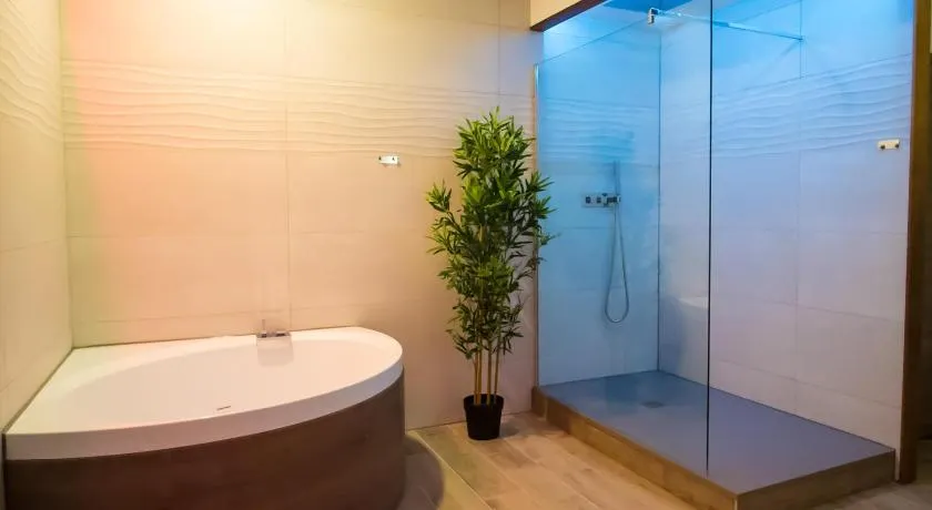 La Suite Interdite Jacuzzi, Sauna & Pièce Secrète - Image 1