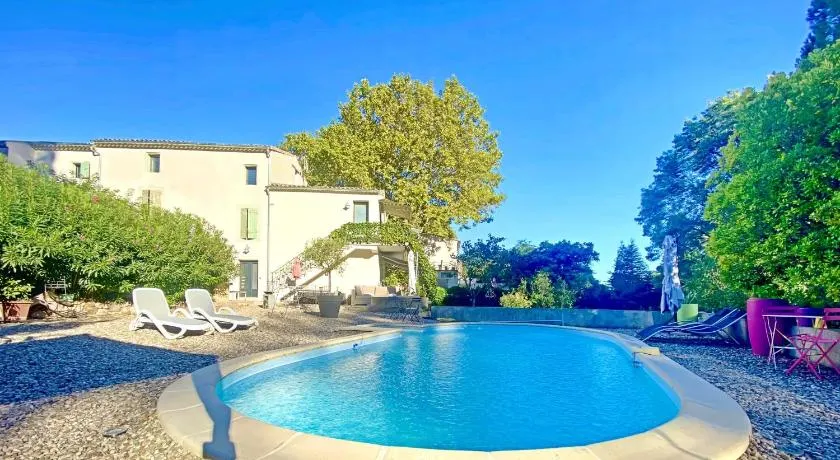 L'Escapade - Image 1