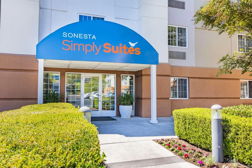 Sonesta Simply Suites Lansing - Image 1
