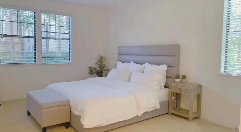 Irvine 2Bedroom 2 Bathroom Apartment with Kitchen Pool gym - Image 1