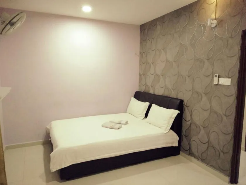 Leaf Guest House - Image 1
