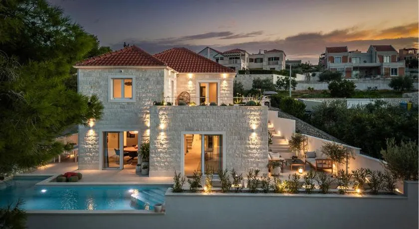 Stunning Home In Splitska - Image 1