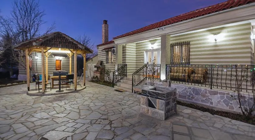 Vila 1 - Image 1