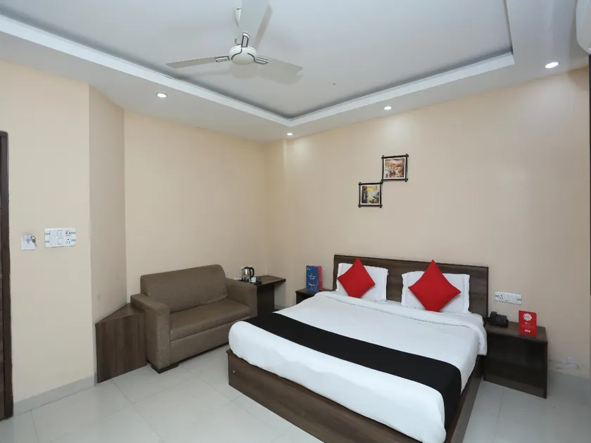 Capital O 2852 Bilberry Hotel - Image 1