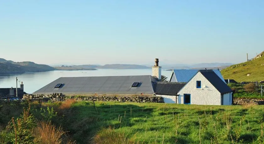 Tigh Bhisa Blackhouse - Image 1