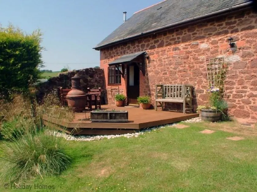 Luccombe Barn - Image 1