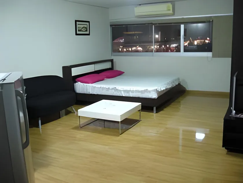 DMK Don Mueang Airport Guest House - Image 1