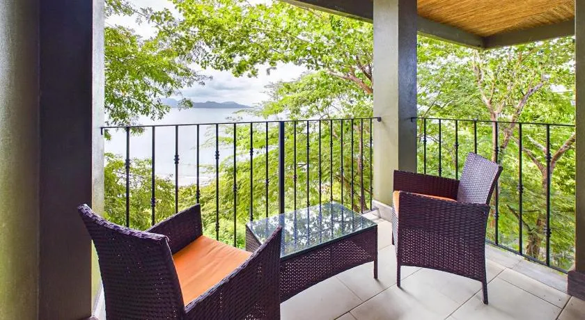 360 Splendor 404-Ocean View Condo- With Breakfast - Image 1