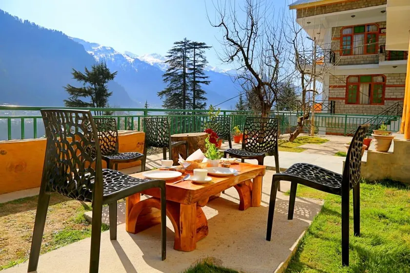 Hotel Mountain Trail Manali - Image 1