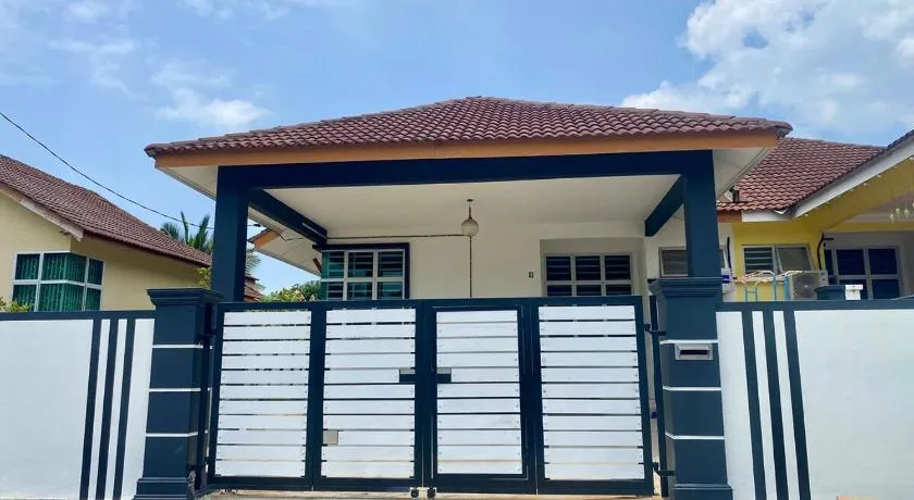 Jenhan Homestay Kuantan - Semi-D, Indoor Kids Playground - Image 1