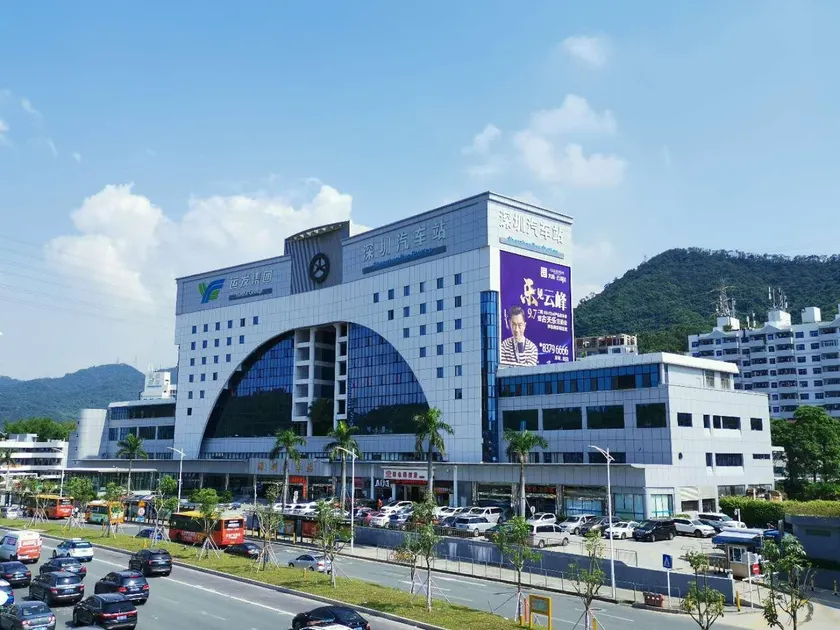 Vienna Hotel Shenzhen Bijiashan Yinhu Metro Station - Image 1