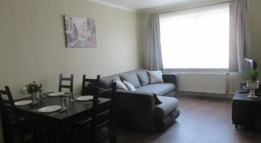 \"Apartamento Familiar\" - Image 1