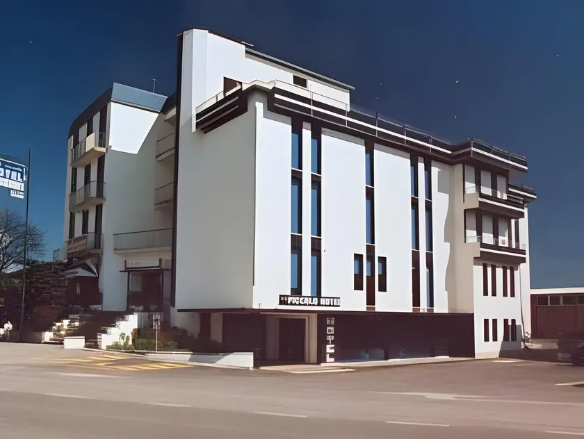 Piccolo Hotel - Image 1
