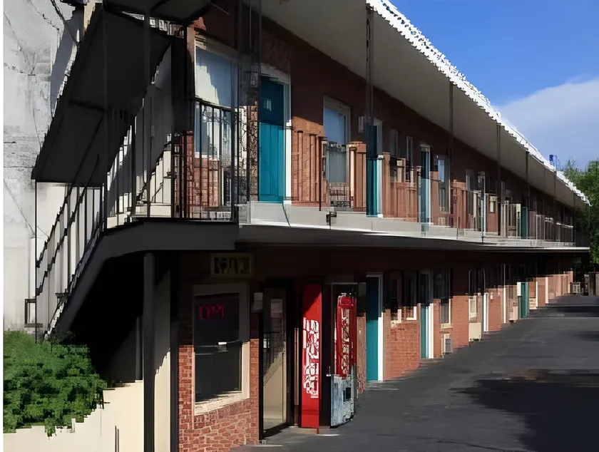 Express Inn - Image 1