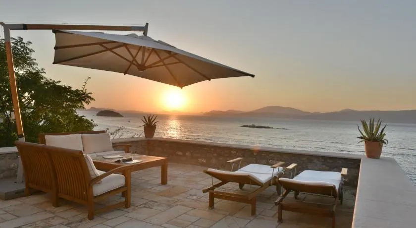 Kamini - Hydra Dream Houses - Image 1