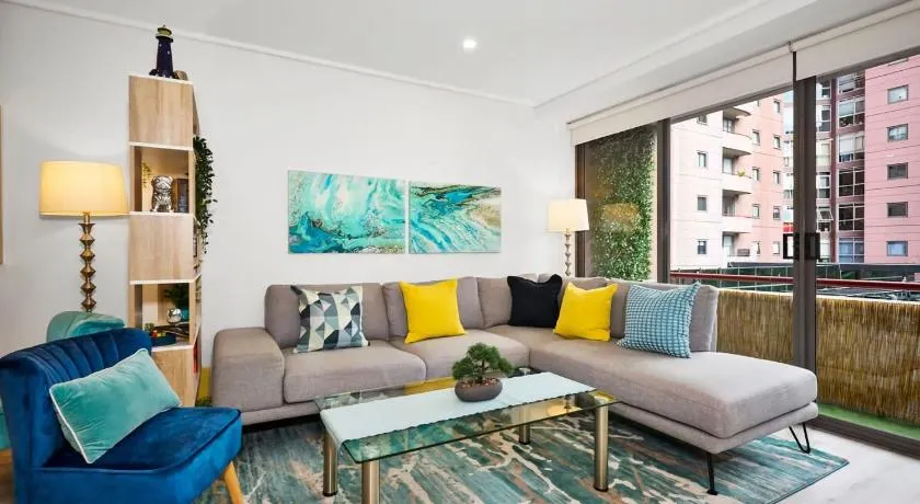 Exhibition Street Retreat - Central Stay with Parking - Image 1