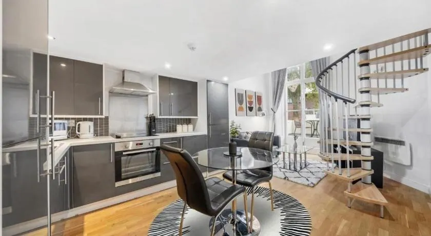 Nebula Hyde Park Apartments by KeyHol Living - Image 1