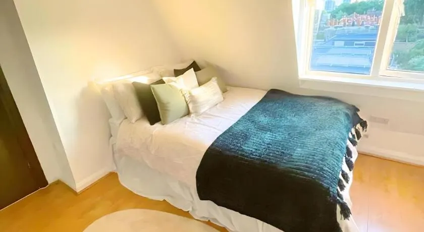Bright studio in Excellent location Close to Central London - Image 1