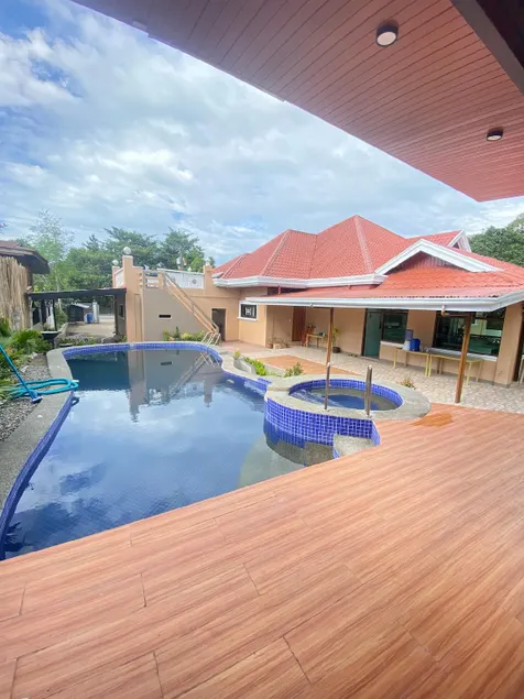 Exclusive house with pool - Image 1